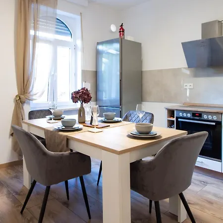 Home-on Ruedesheim * リューデスハイム・アム・ライン