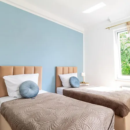 Home-on Ruedesheim * リューデスハイム・アム・ライン